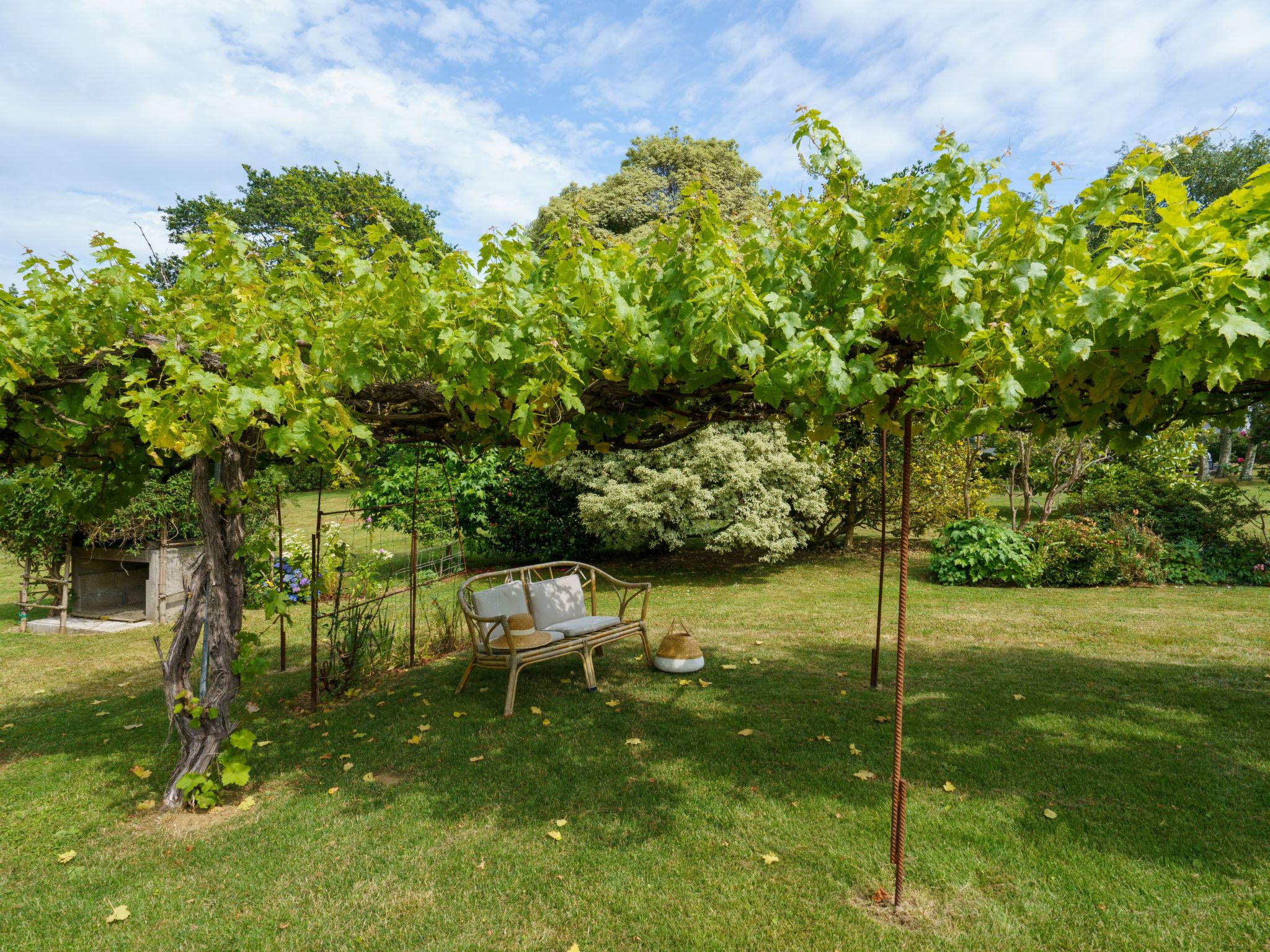 Les Volets Rouges-Draußen