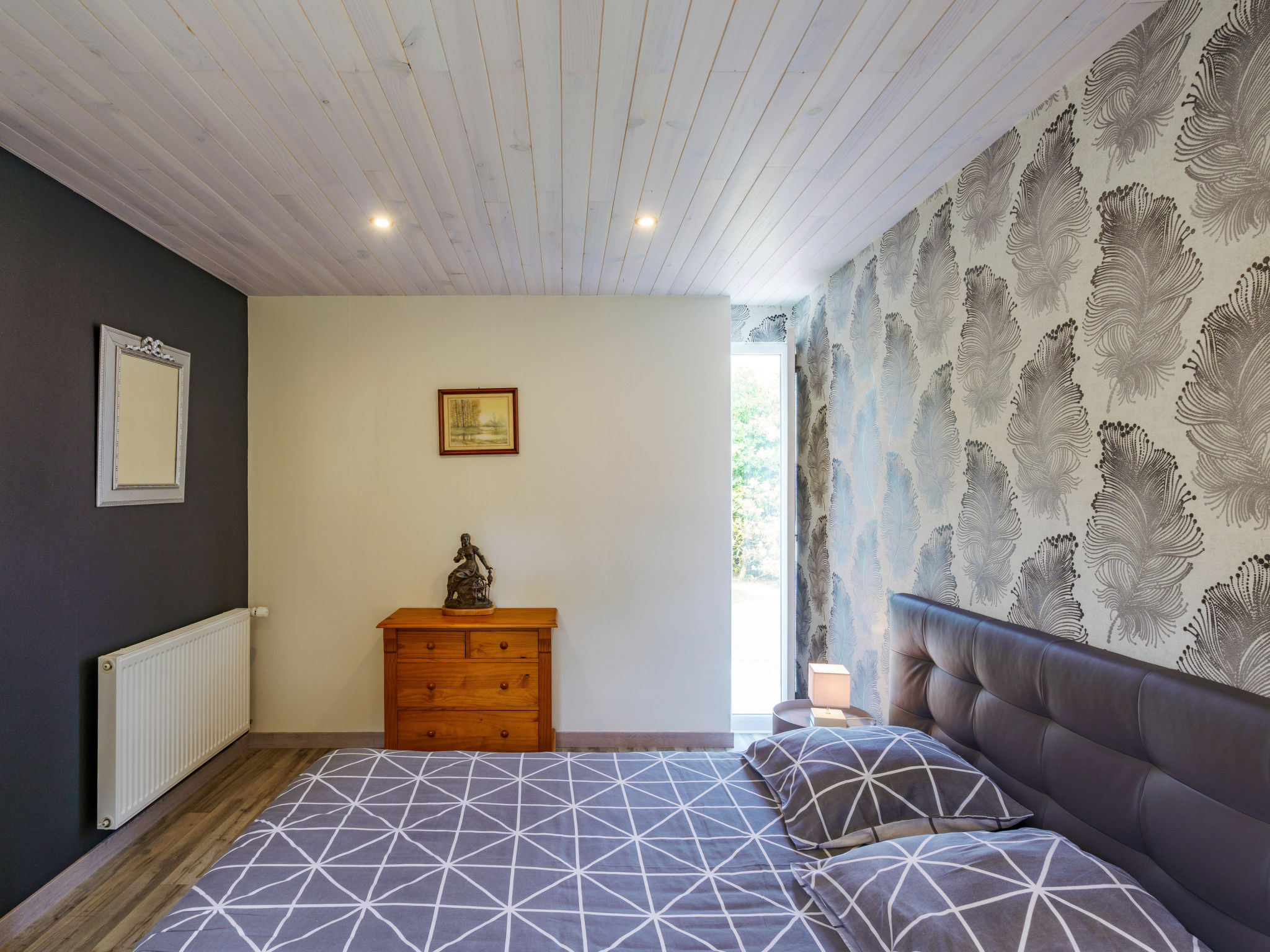 Les Volets Rouges-Drinnen