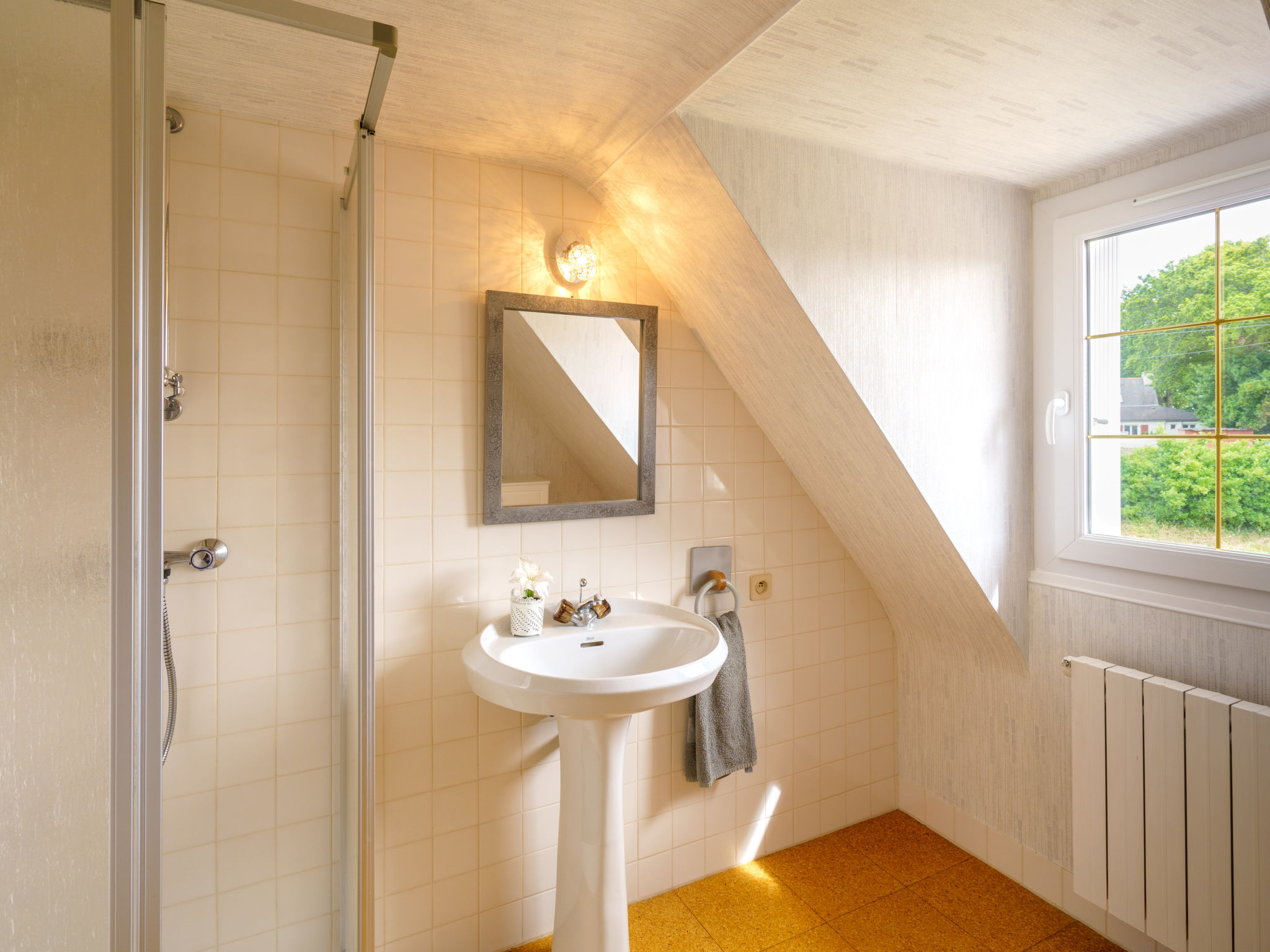 Les Volets Rouges-Drinnen