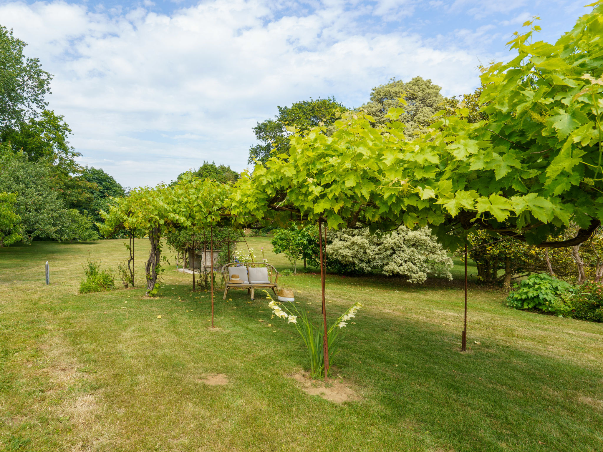 Les Volets Rouges-Draußen