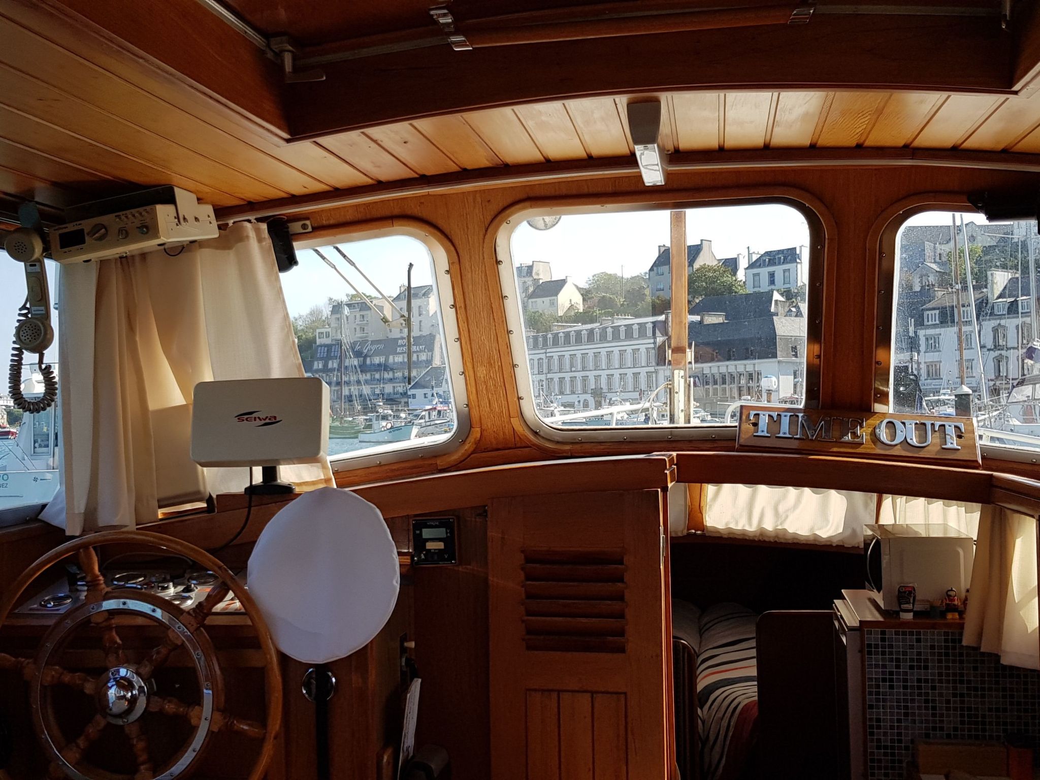 Yacht Time Out am Kai - Image-tags.info