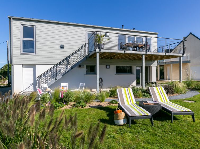 Vakantiehuis met open haard en zeezicht in Kerlouan in Kerlouan