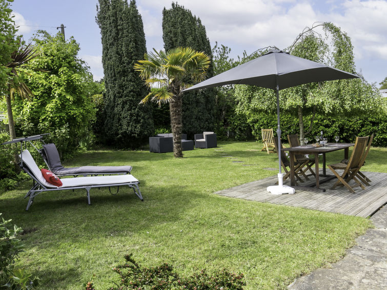 Search and Stay destination Locquirec, Bretagne - France from AU$ 189. Bleue