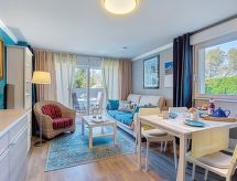 Knusse vakantiewoning met omheinde tuin op 800 meter van zee in Locquirec - thumbnail 1