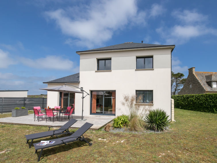 Search and Stay destination Cléder, Bretagne - France from AU$ 204. La Closière