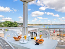 Appartement aan zee met verwarmd zwembad in Plougonvelin - thumbnail 1