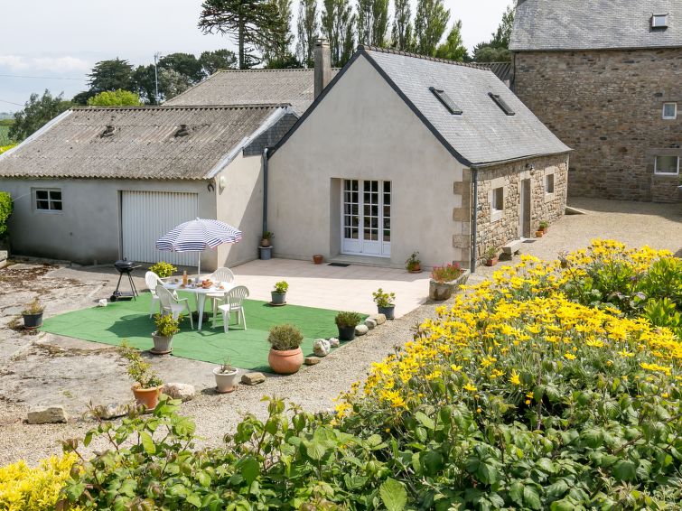 Search and Stay destination Saint-Pol-de-Léon, Bretagne - France from AU$ 119. Avel Vor (PLE200)