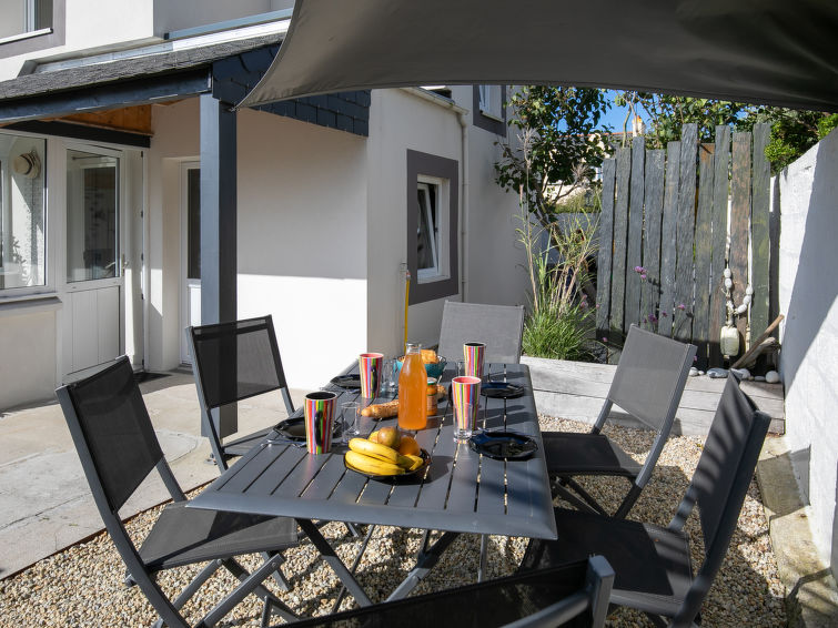 Search and Stay destination Landunvez, Bretagne - France from AU$ 292. Le Penty de la Plage