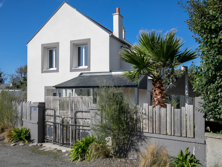 Search and Stay destination Landunvez, Bretagne - France from AU$ 292. Le Penty de la Plage