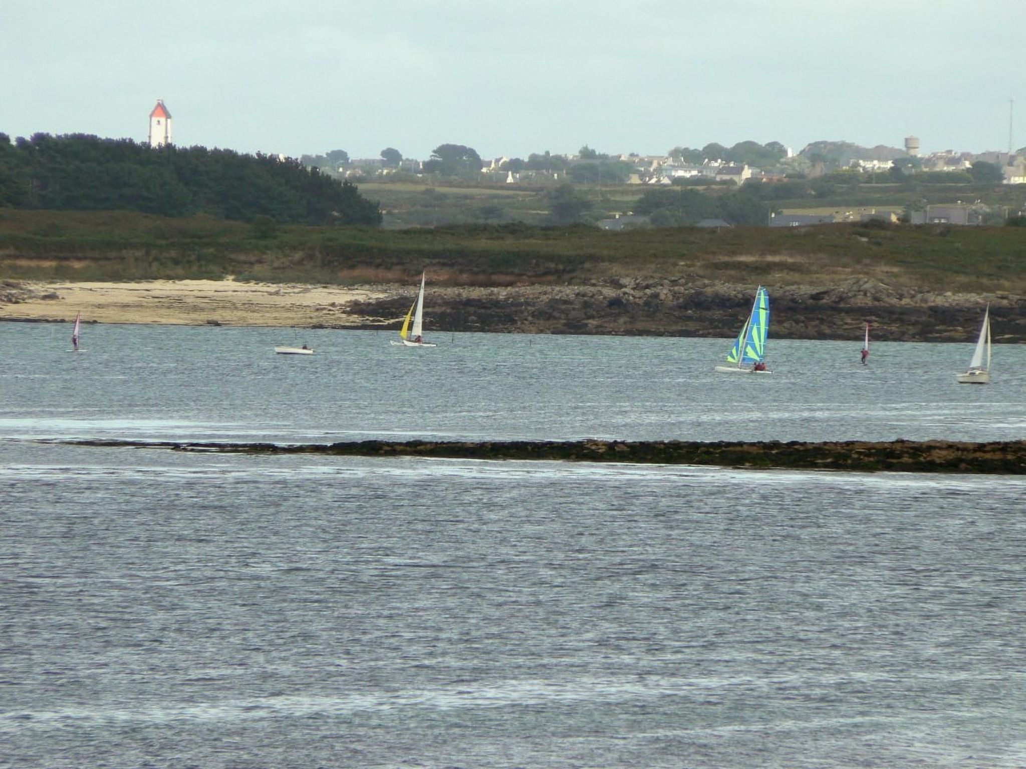 Küstennahes, bretonisches Ferienhaus mit Kamin-Binnen