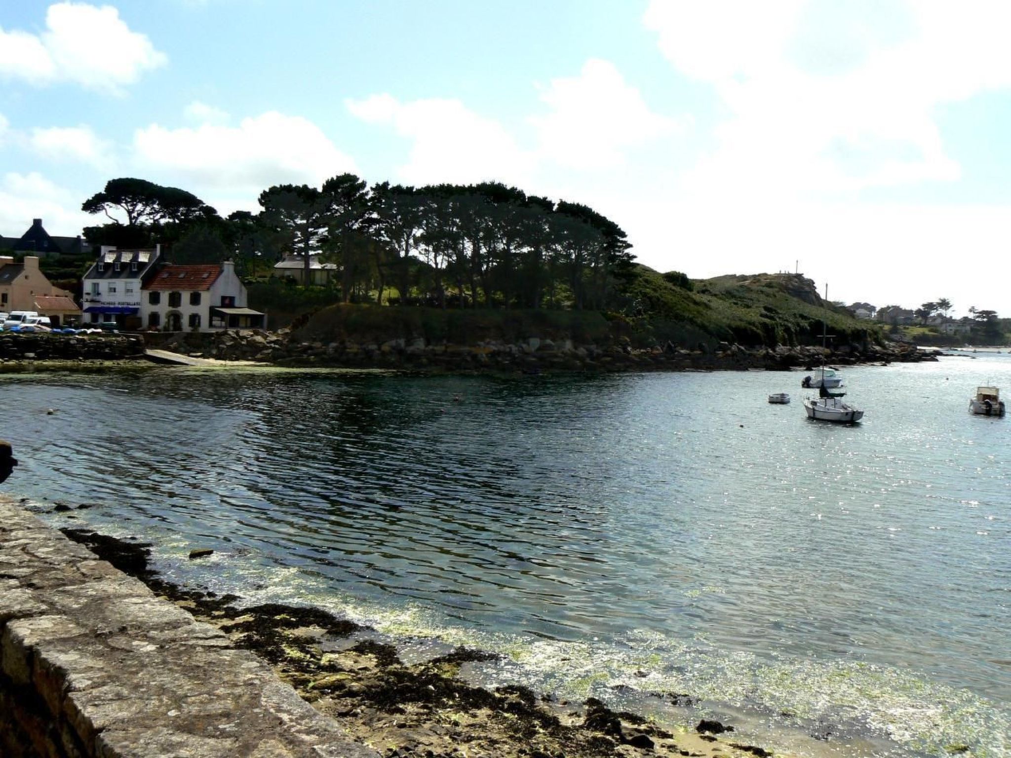 Küstennahes, bretonisches Ferienhaus mit Kamin-Binnen