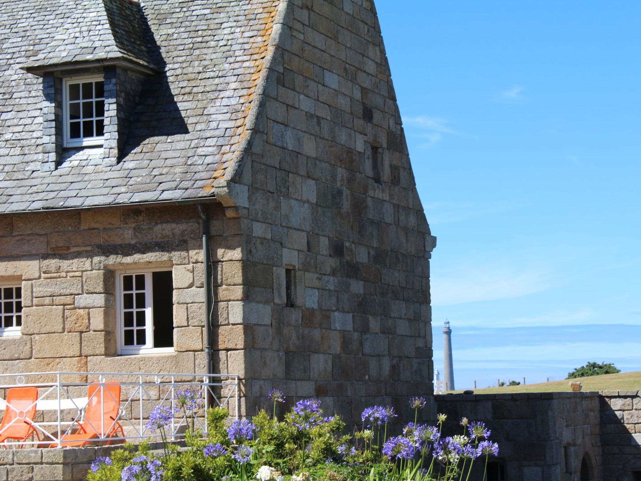 Men Toul Lilia-Binnen