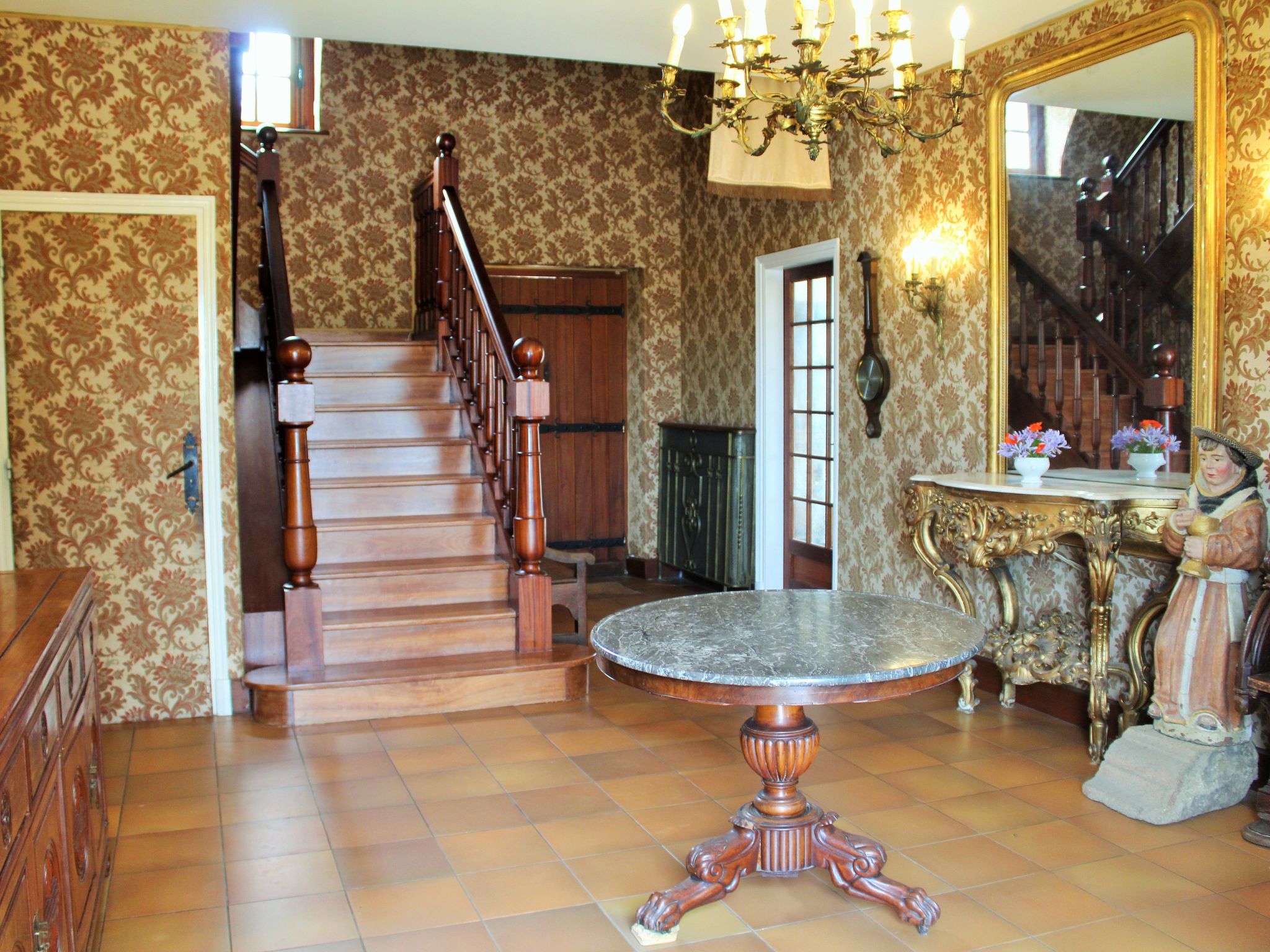 Men Toul Lilia-Binnen