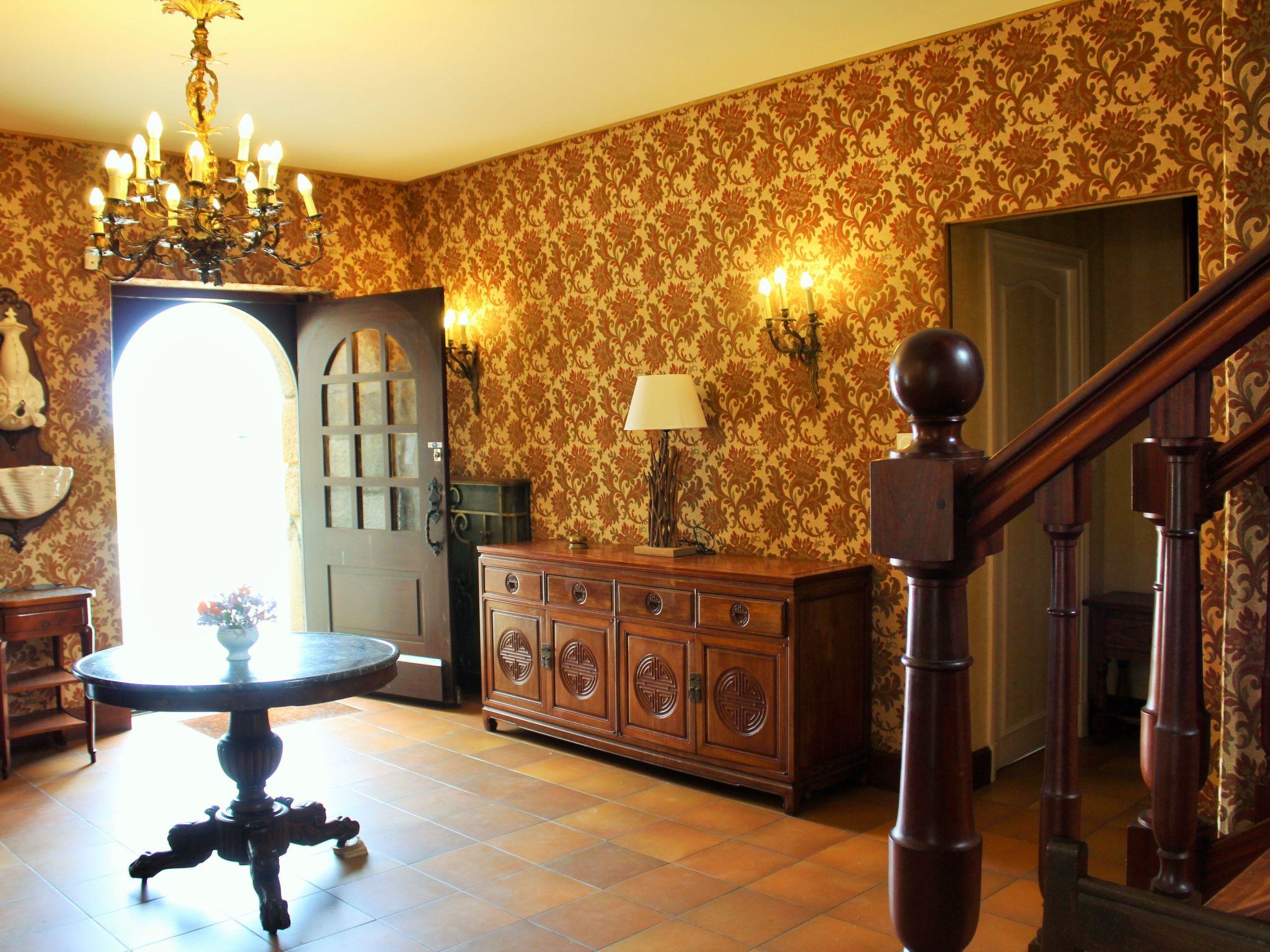 Men Toul Lilia-Binnen