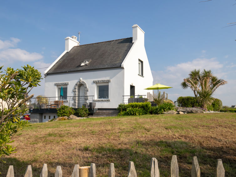 Vakantiehuis met whirlpool en zeezicht in Plouguerneau in Plouguerneau