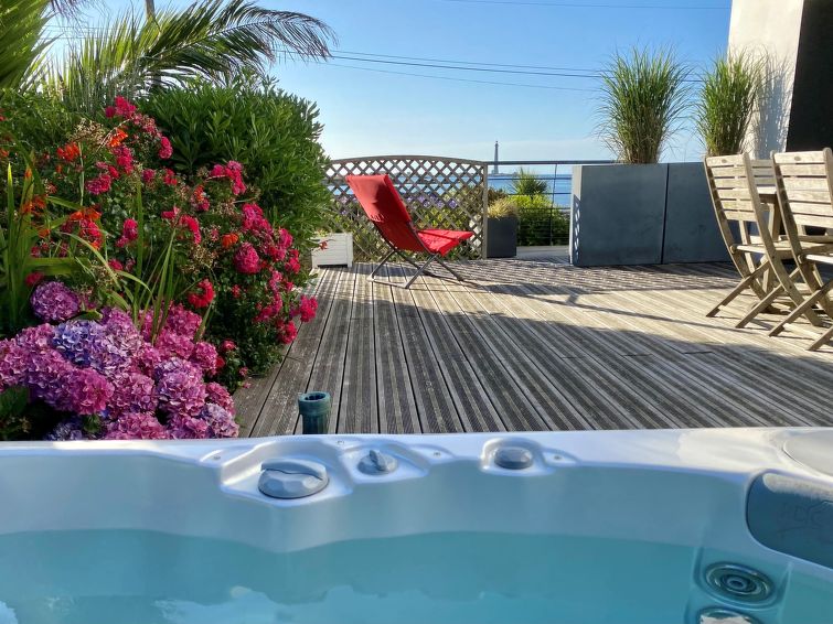 Search and Stay destination Plouguerneau, Bretagne - France from AU$ 316. L'Air du Large