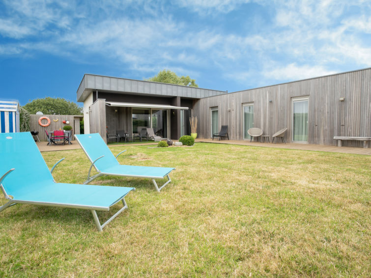 Search and Stay destination Plounéour-Brignogan-plages, Bretagne - France from AU$ 275. Romane