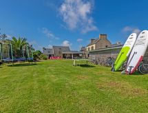 Landgut "Villa Léànie" mit Innenpool