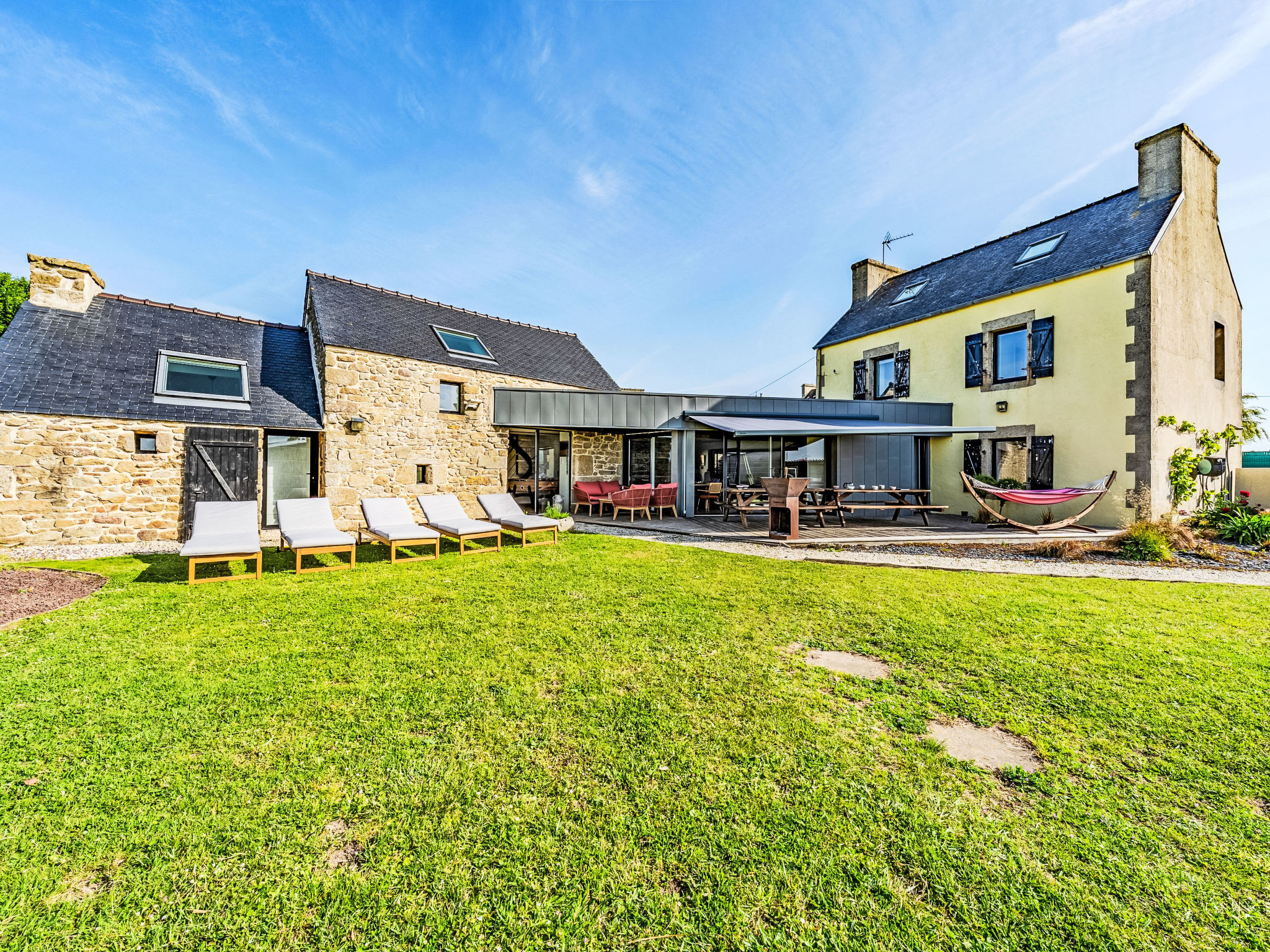 Landgut "Villa Léànie" mit Innenpool - Buiten