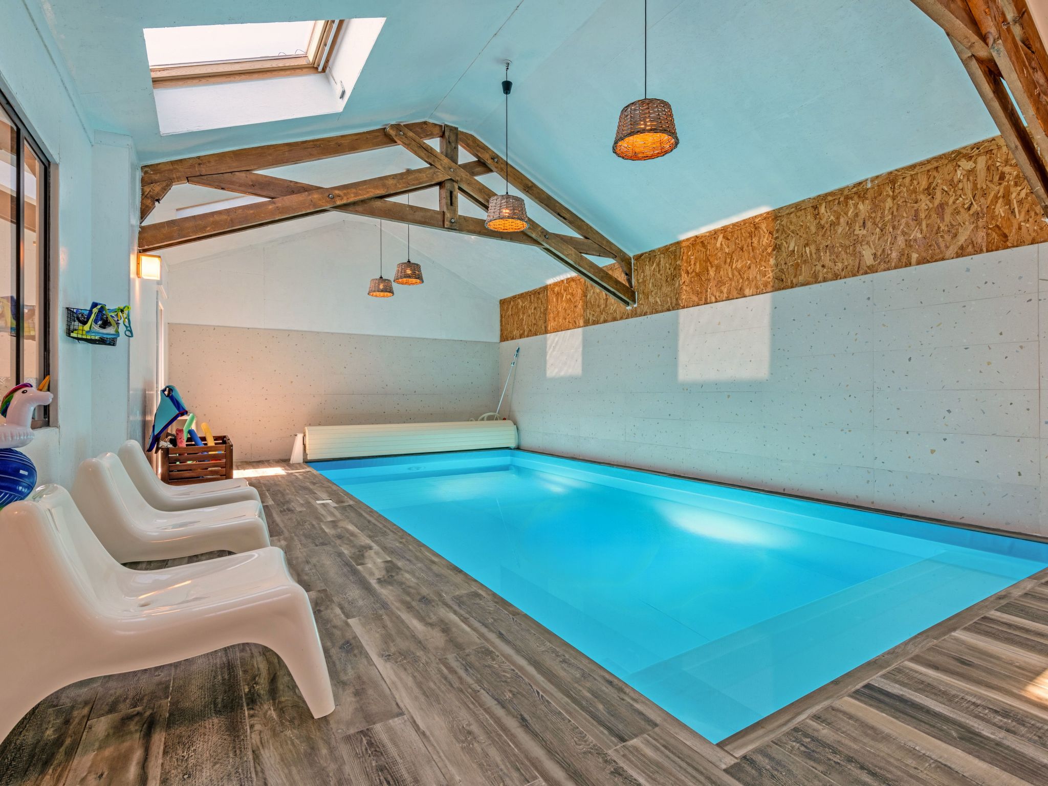 Landgut "Villa Léànie" mit Innenpool