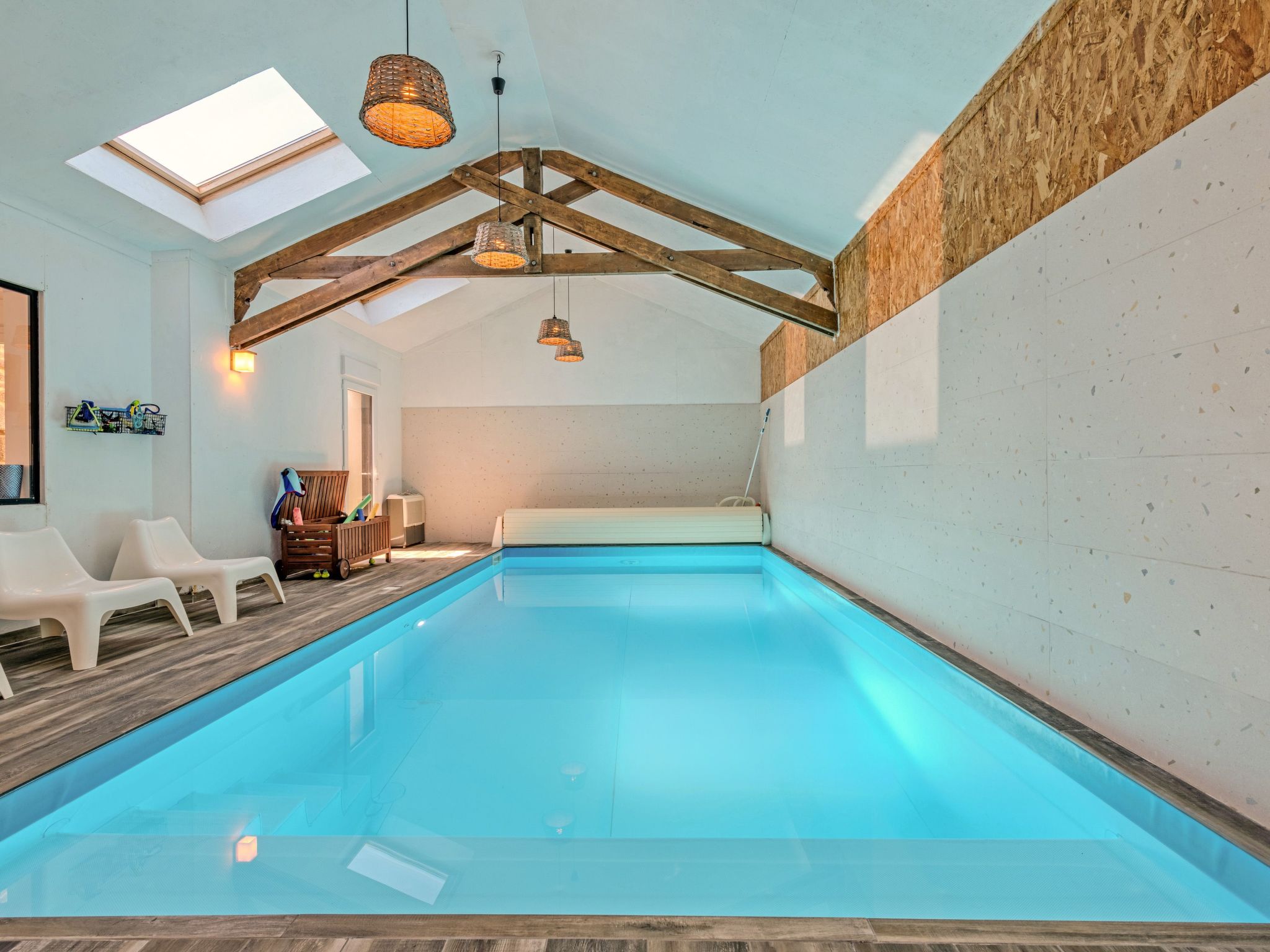 Landgut "Villa Léànie" mit Innenpool-Drinnen