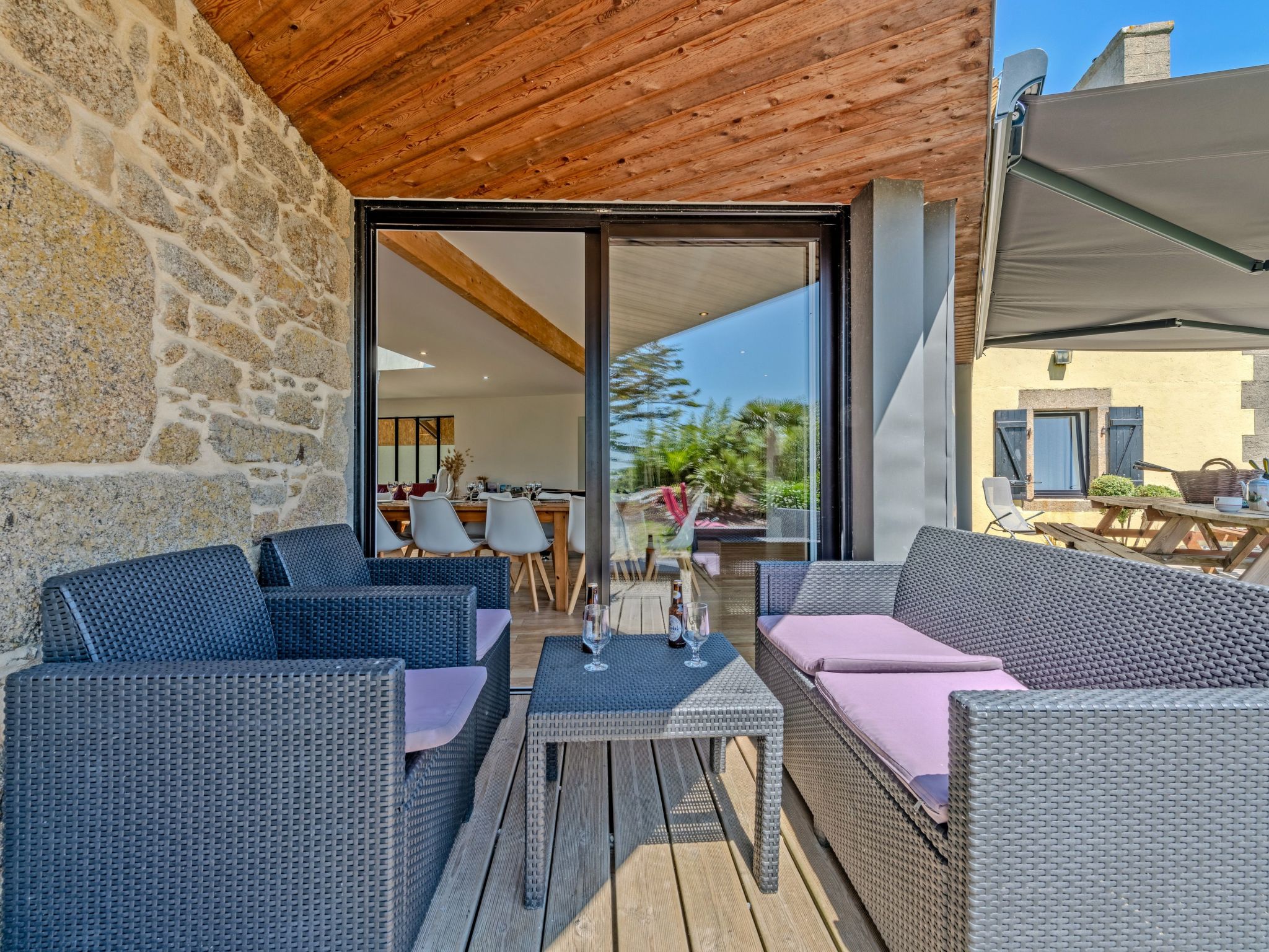 Landgut "Villa Léànie" mit Innenpool-Drinnen