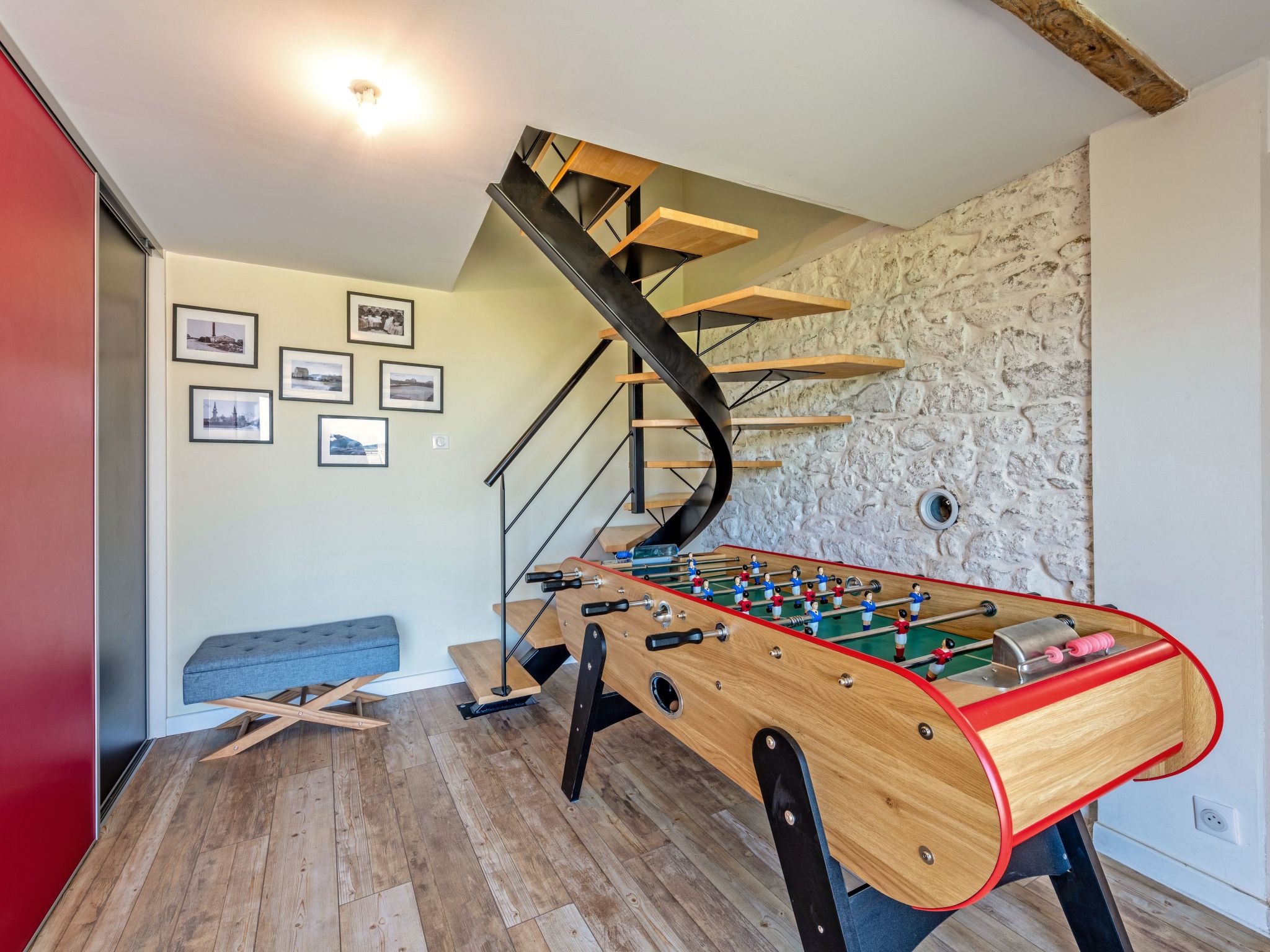 Landgut "Villa Léànie" mit Innenpool-Drinnen