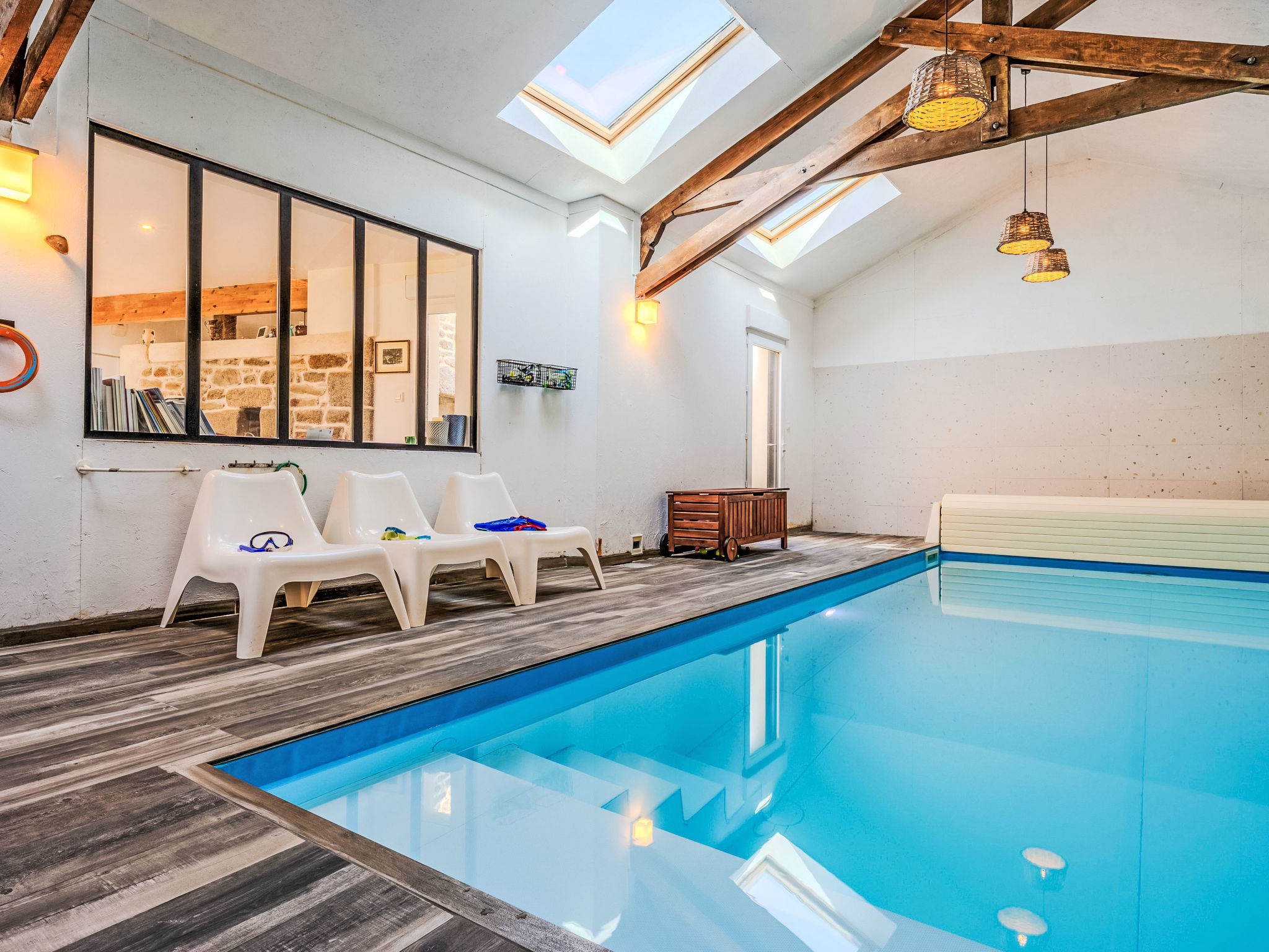 Landgut "Villa Léànie" mit Innenpool