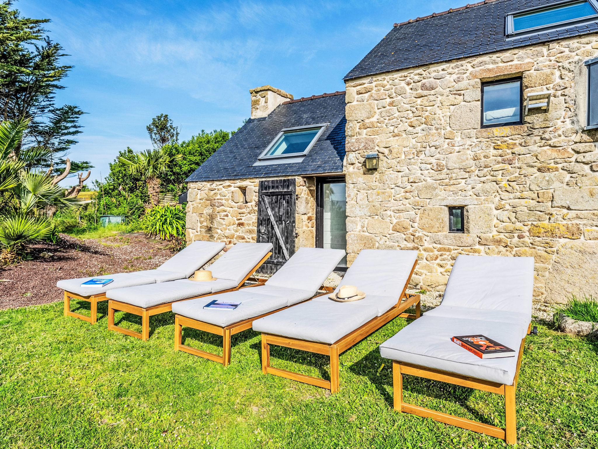 Landgut "Villa Léànie" mit Innenpool - Binnen