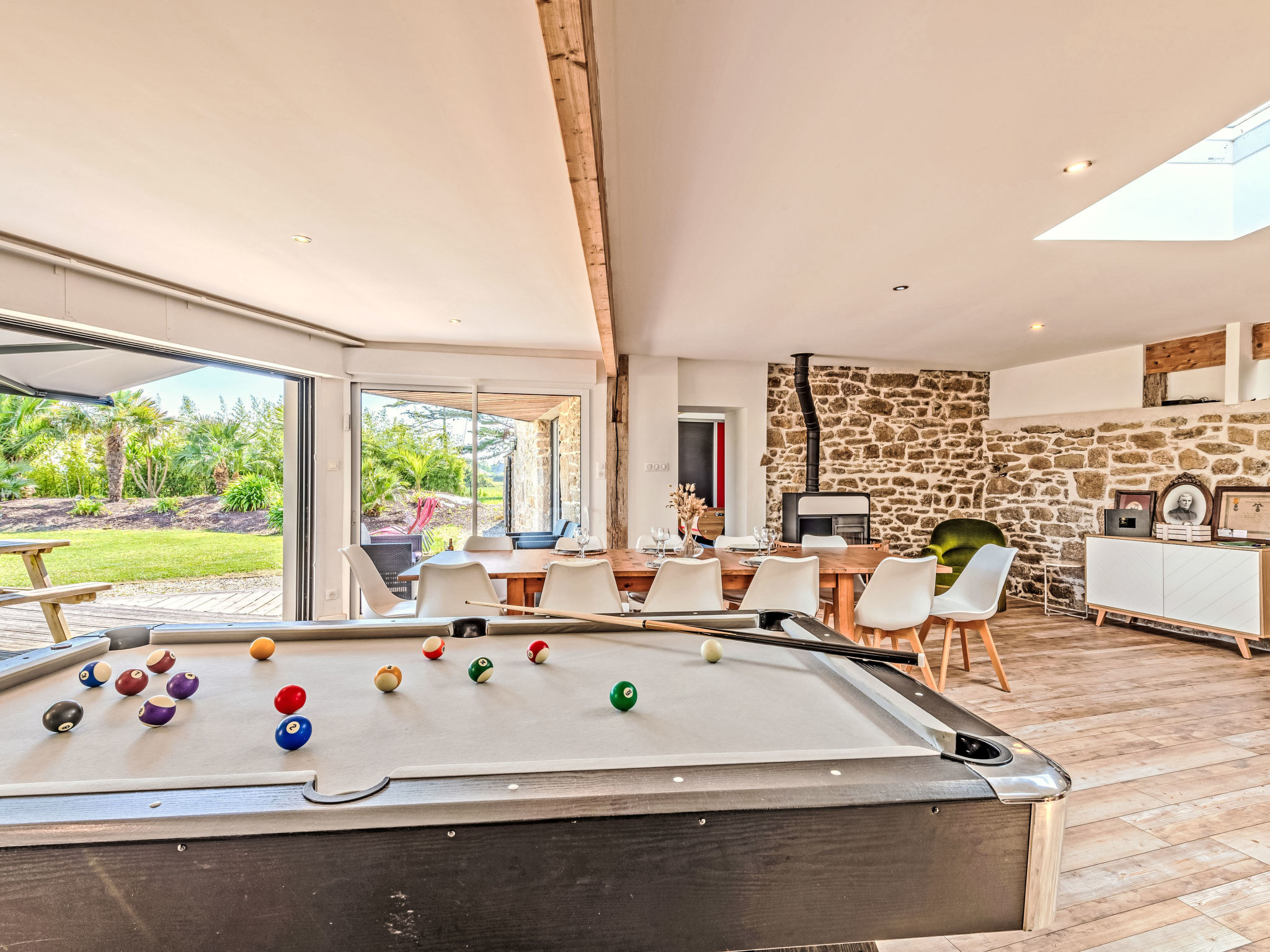 Landgut "Villa Léànie" mit Innenpool