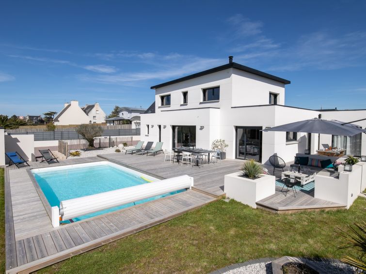 Vakantiehuis met open haard en verwarmd zwembad in Brignogan-Plage in Brignogan-Plage