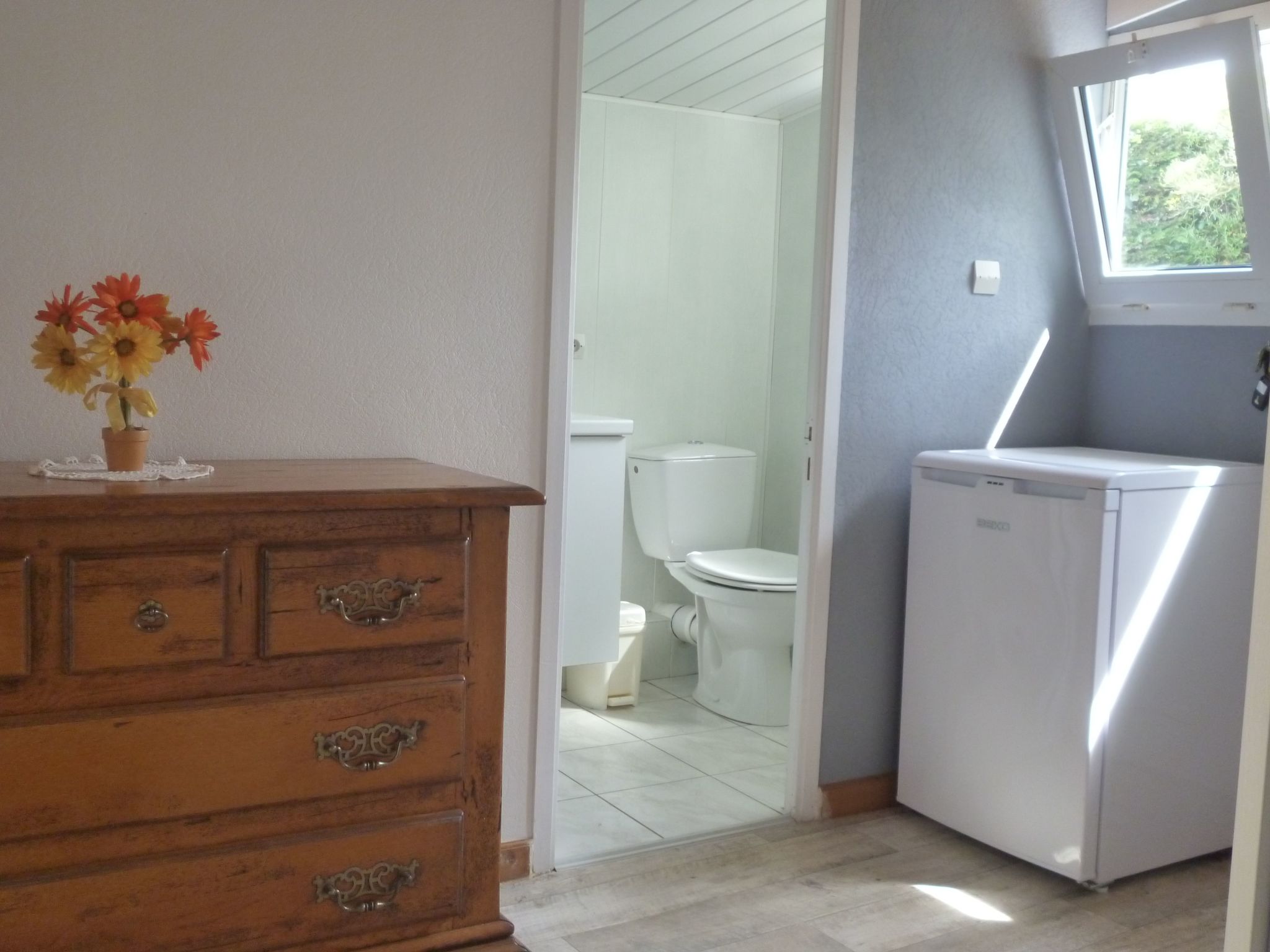 "Ty Saoson" mit Blick auf das Wasser-Image-tags.info