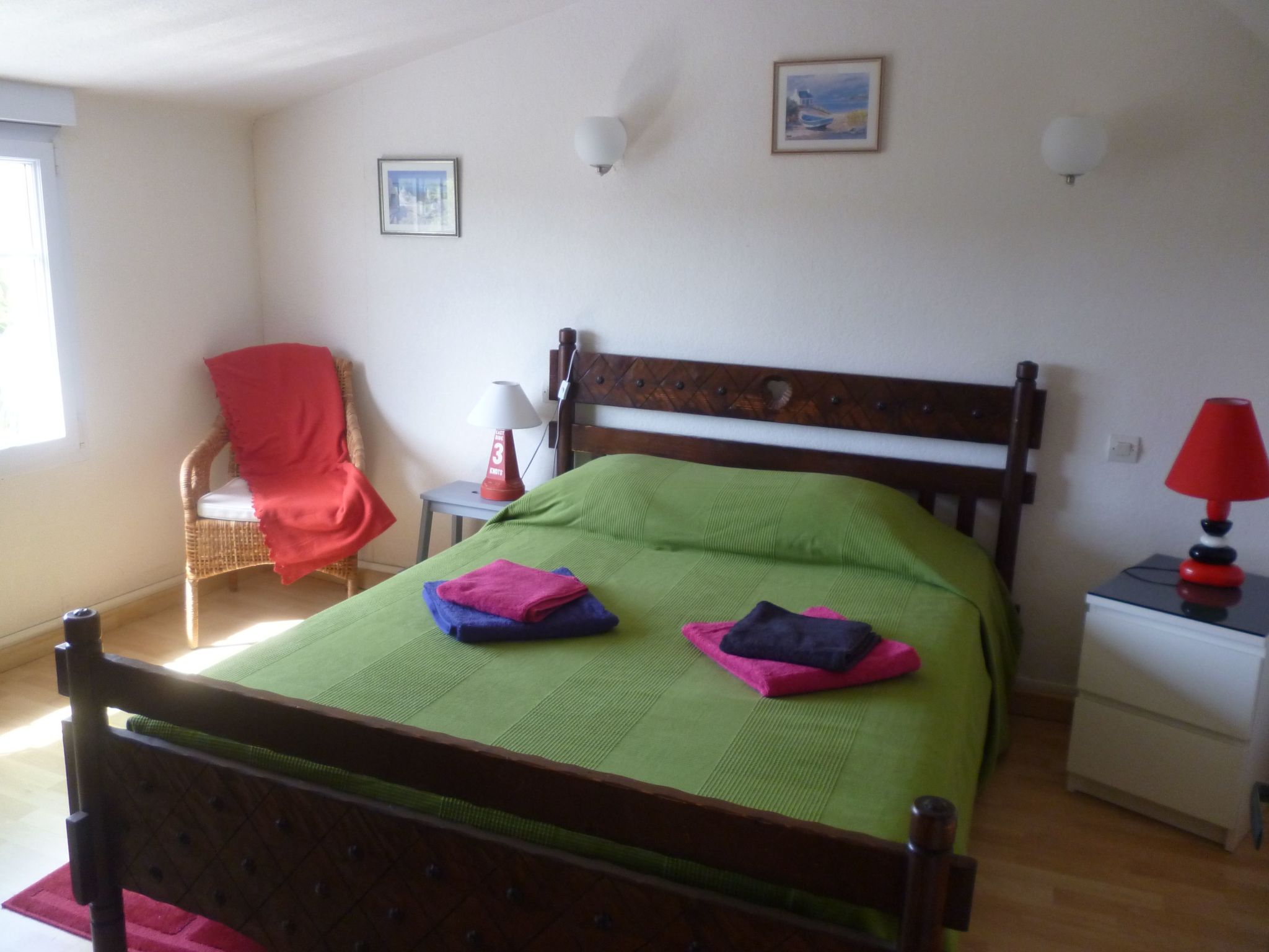 "Ty Saoson" mit Blick auf das Wasser-Image-tags.info