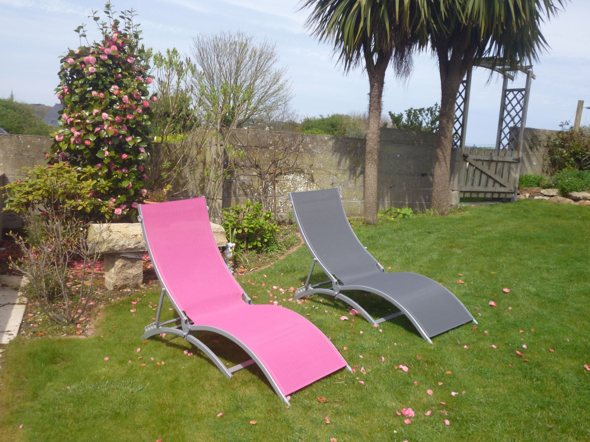 "Ty Saoson" mit Blick auf das Wasser-Image-tags.info