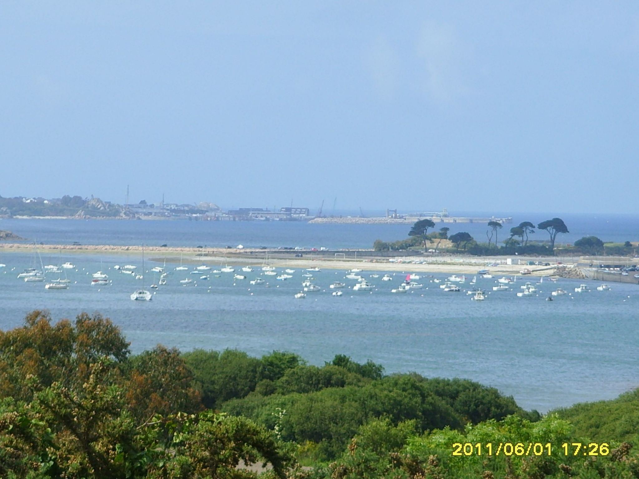 "Ty Saoson" mit Blick auf das Wasser-Image-tags.info