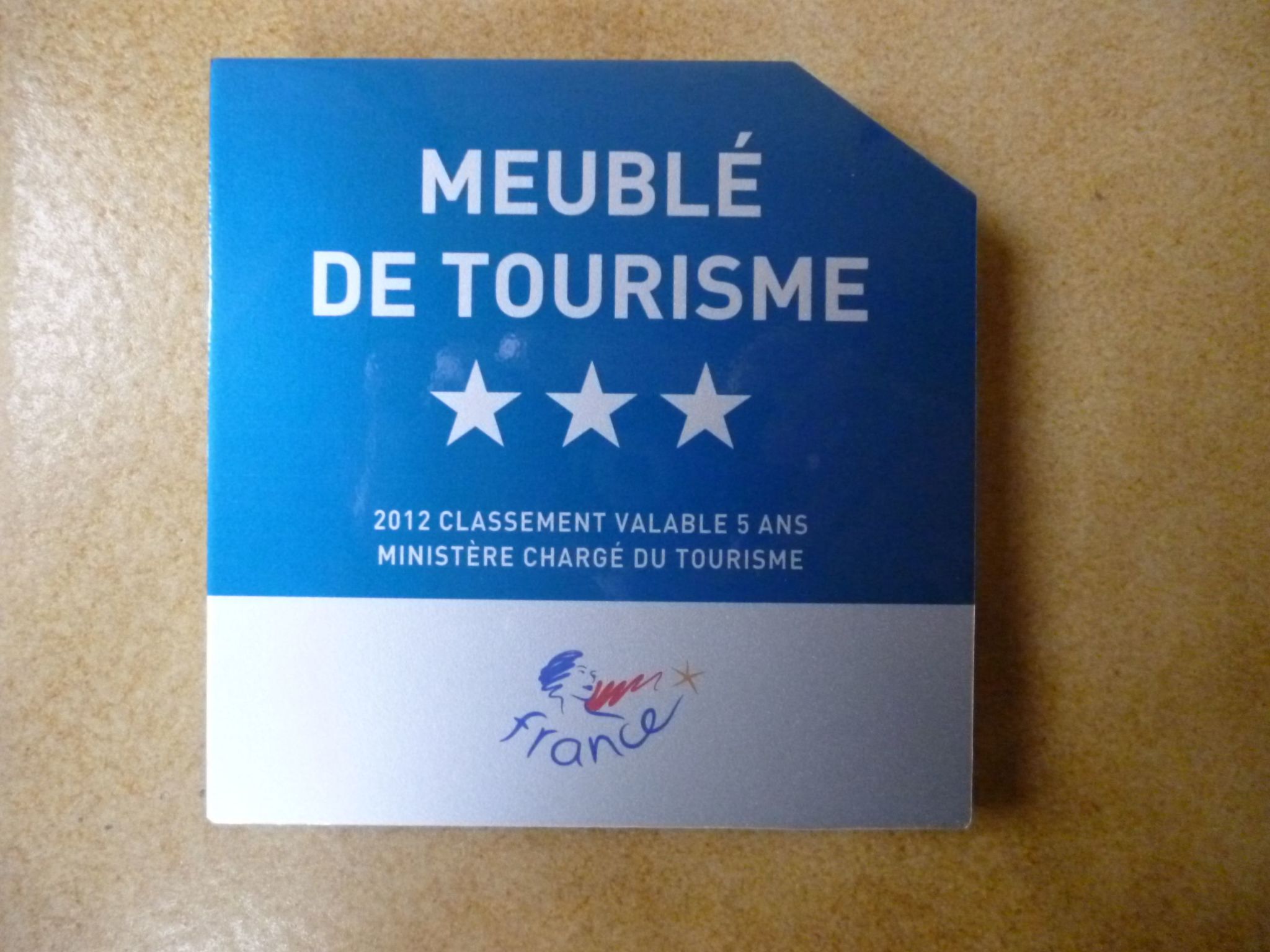 "Ty Saoson" mit Blick auf das Wasser-Image-tags.info