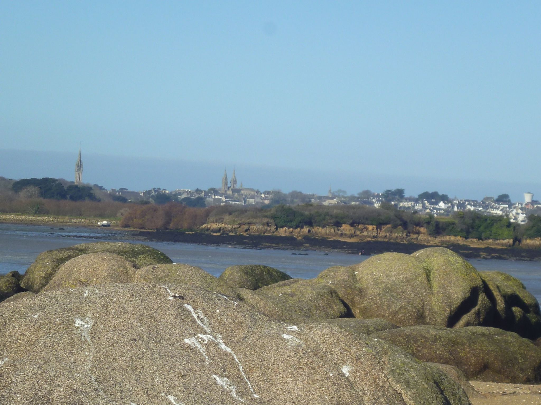 "Ty Saoson" mit Blick auf das Wasser-Image-tags.info