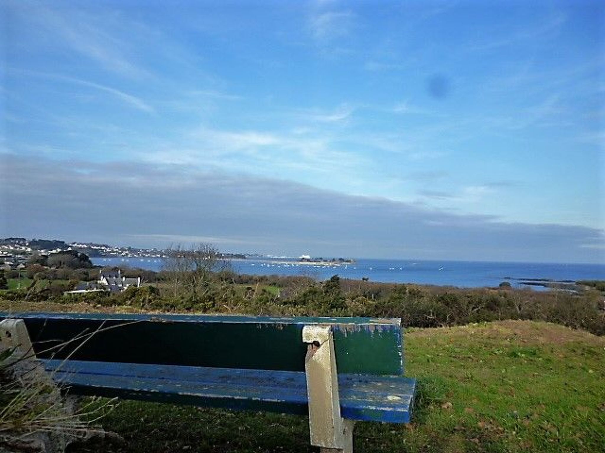 "Ty Saoson" mit Blick auf das Wasser-Image-tags.info