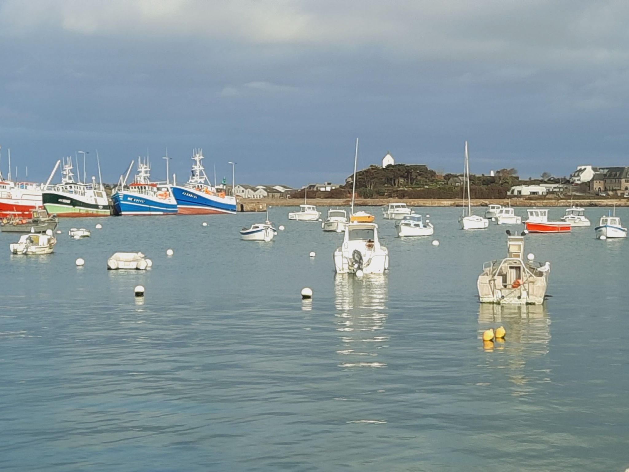 "Ty Saoson" mit Blick auf das Wasser-Image-tags.info