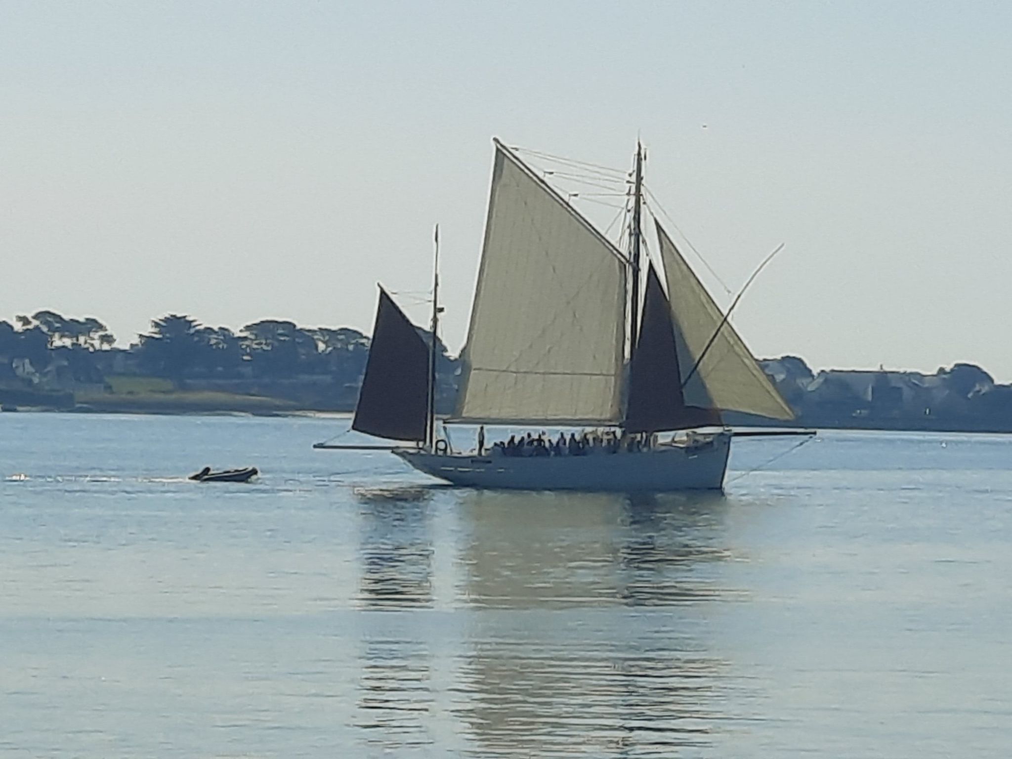 "Ty Saoson" mit Blick auf das Wasser-Image-tags.info