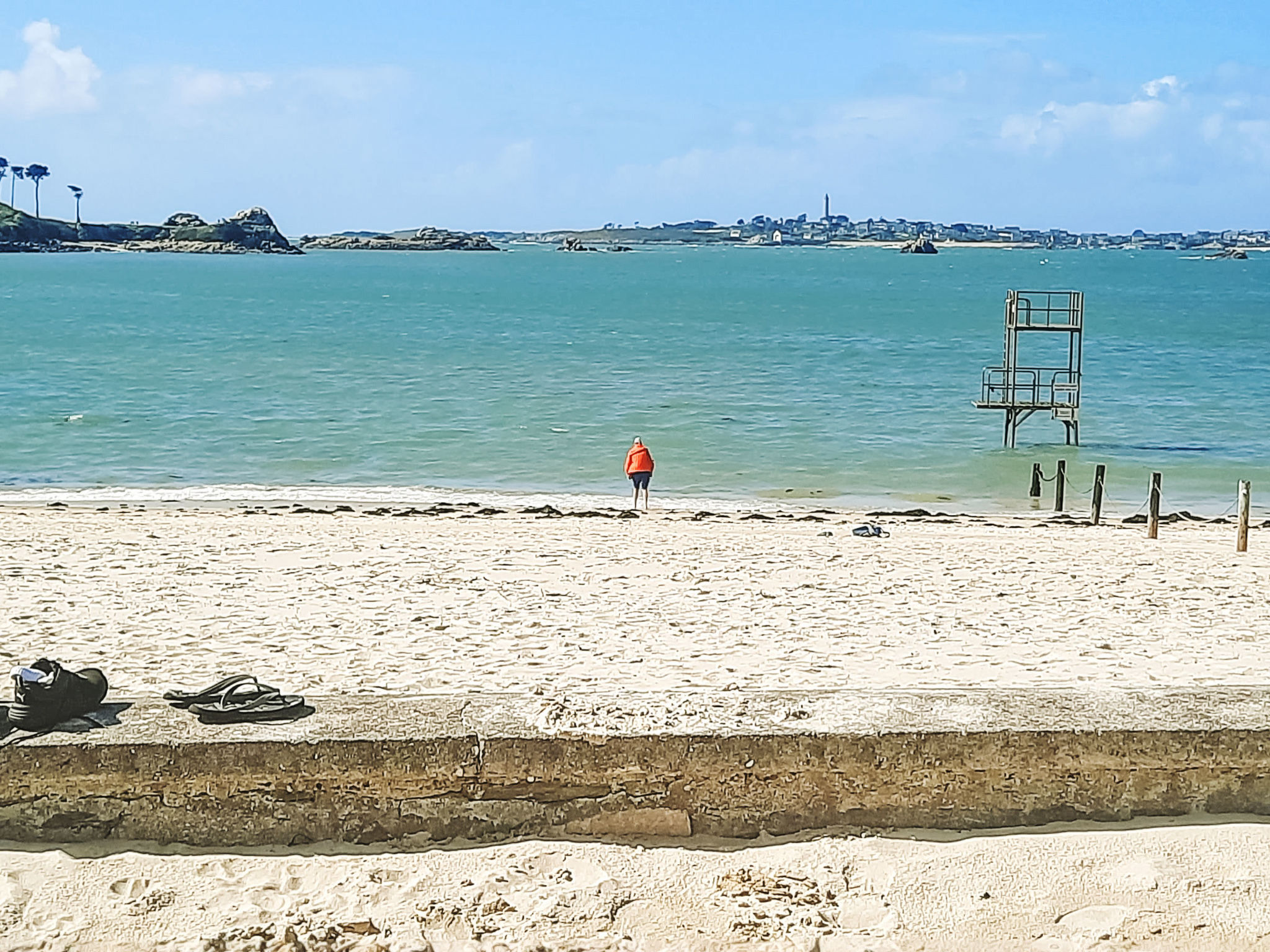 Die Ruhe des Landes am Meer in einer Region mit Gemüseanbau