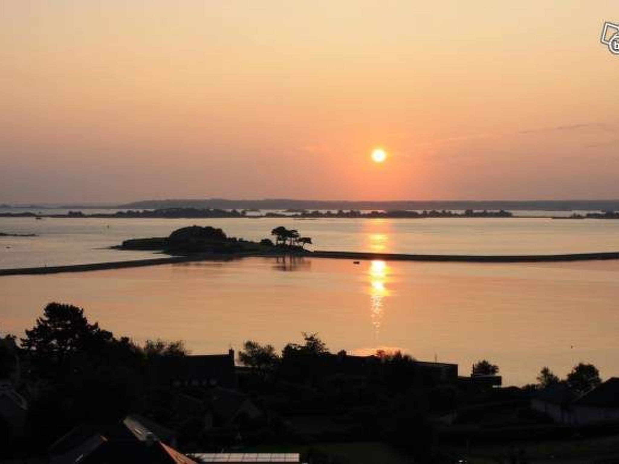 Die Ruhe des Landes am Meer in einer Region mit Gemüseanbau