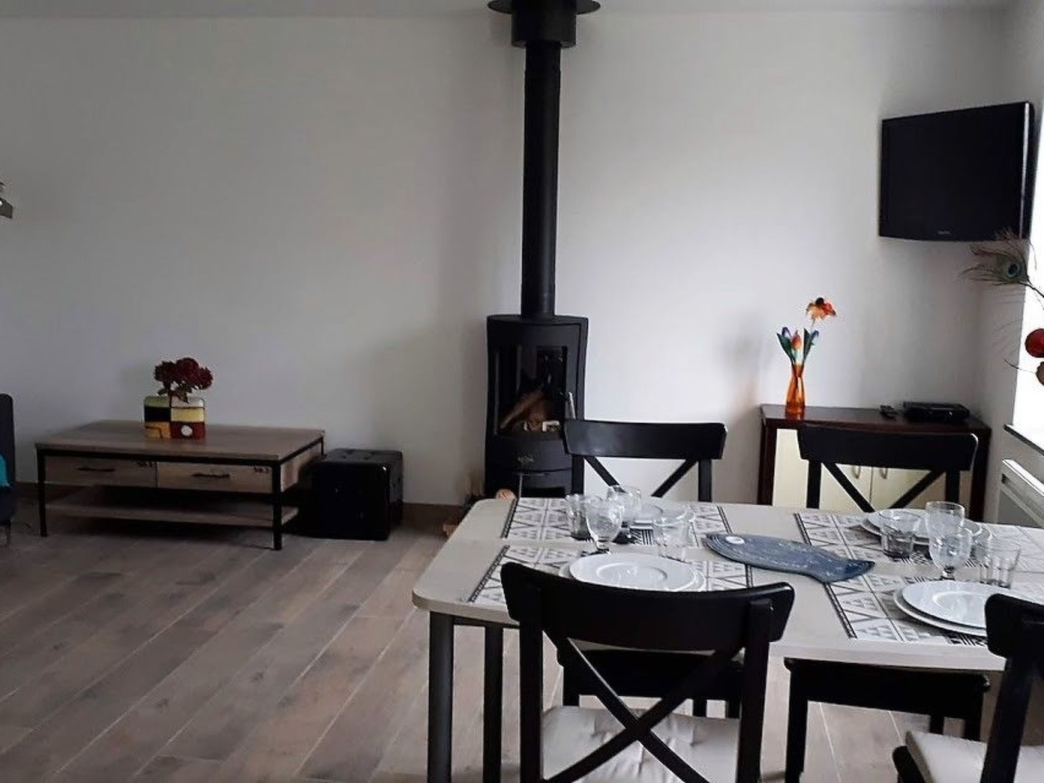 Die Ruhe des Landes am Meer in einer Region mit Gemüseanbau