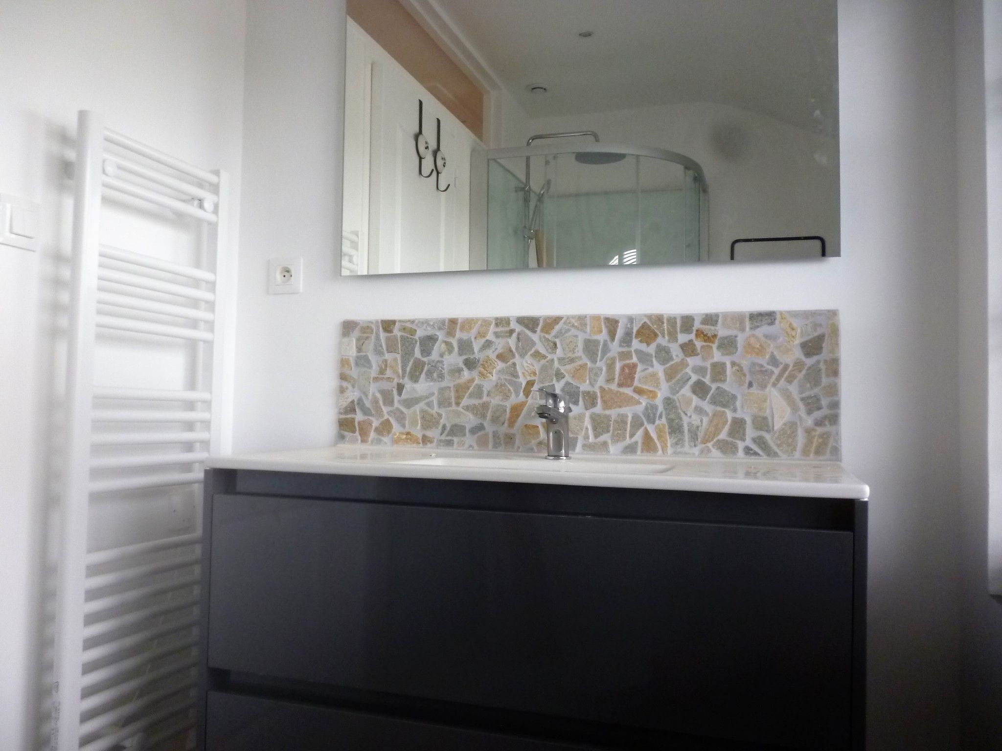 Die Ruhe des Landes am Meer in einer Region mit Gemüseanbau-Image-tags.info