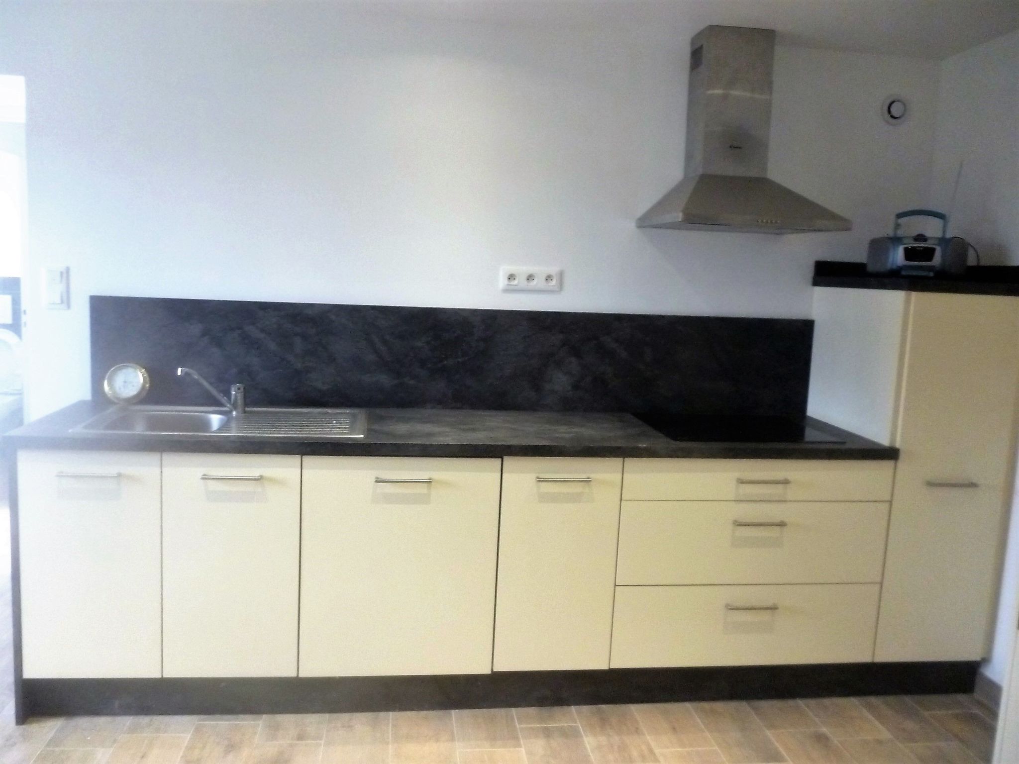 Die Ruhe des Landes am Meer in einer Region mit Gemüseanbau-Image-tags.info