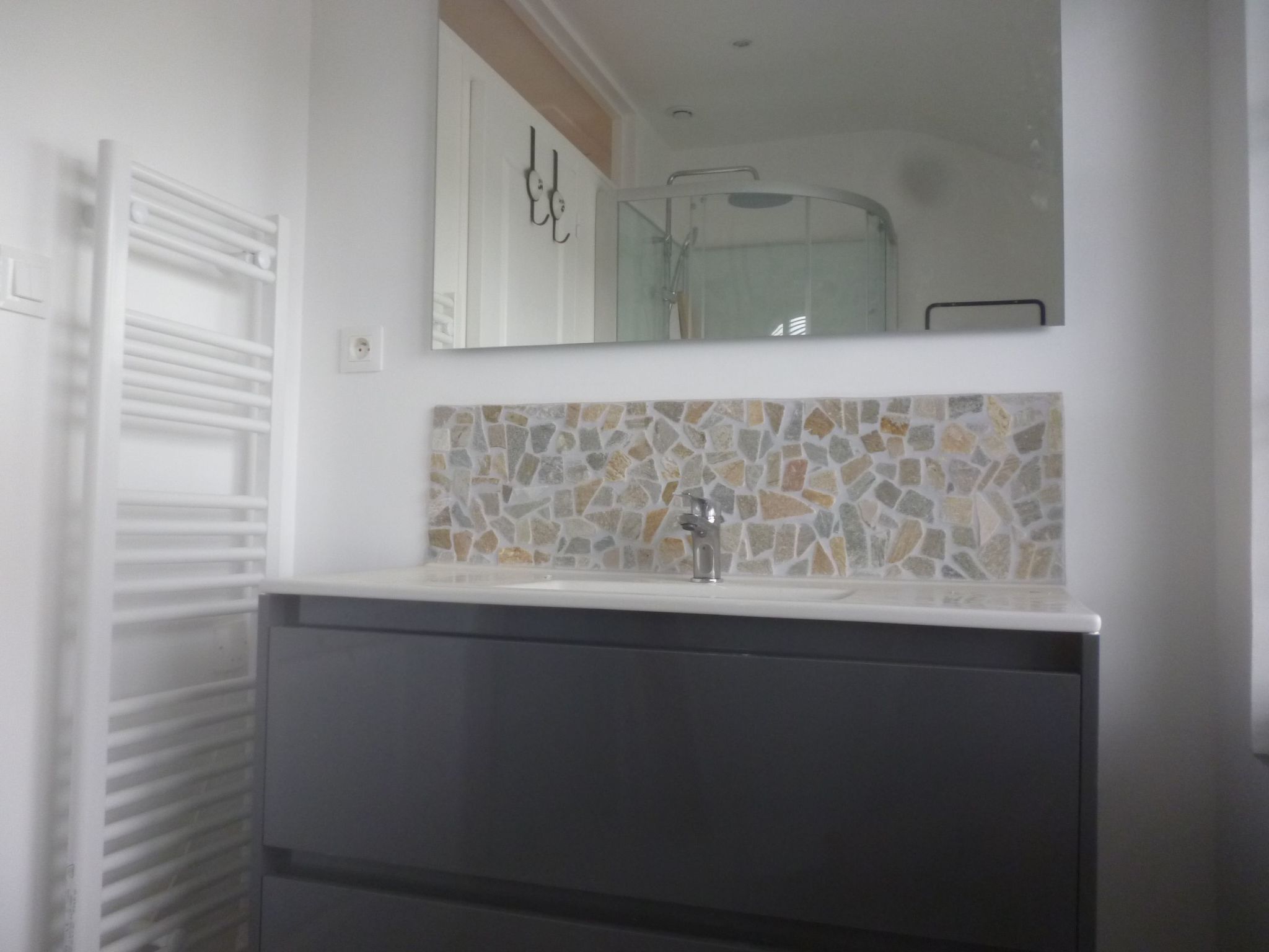 Die Ruhe des Landes am Meer in einer Region mit Gemüseanbau-Image-tags.info