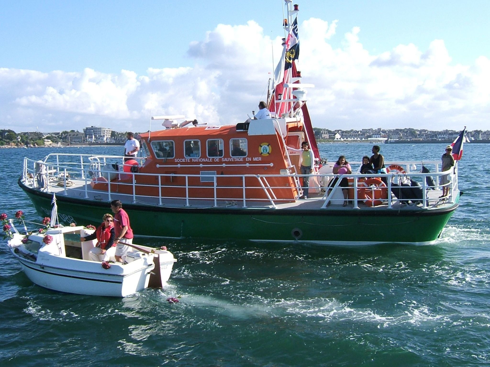 Die Ruhe des Landes am Meer in einer Region mit Gemüseanbau-Image-tags.info