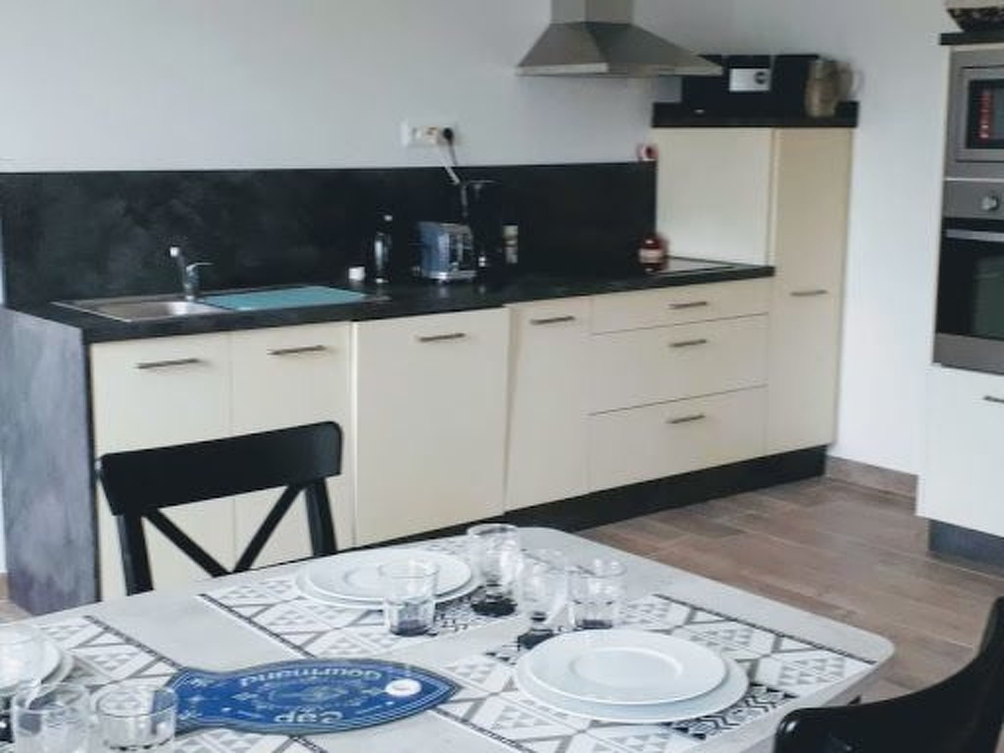 Die Ruhe des Landes am Meer in einer Region mit Gemüseanbau-Image-tags.info