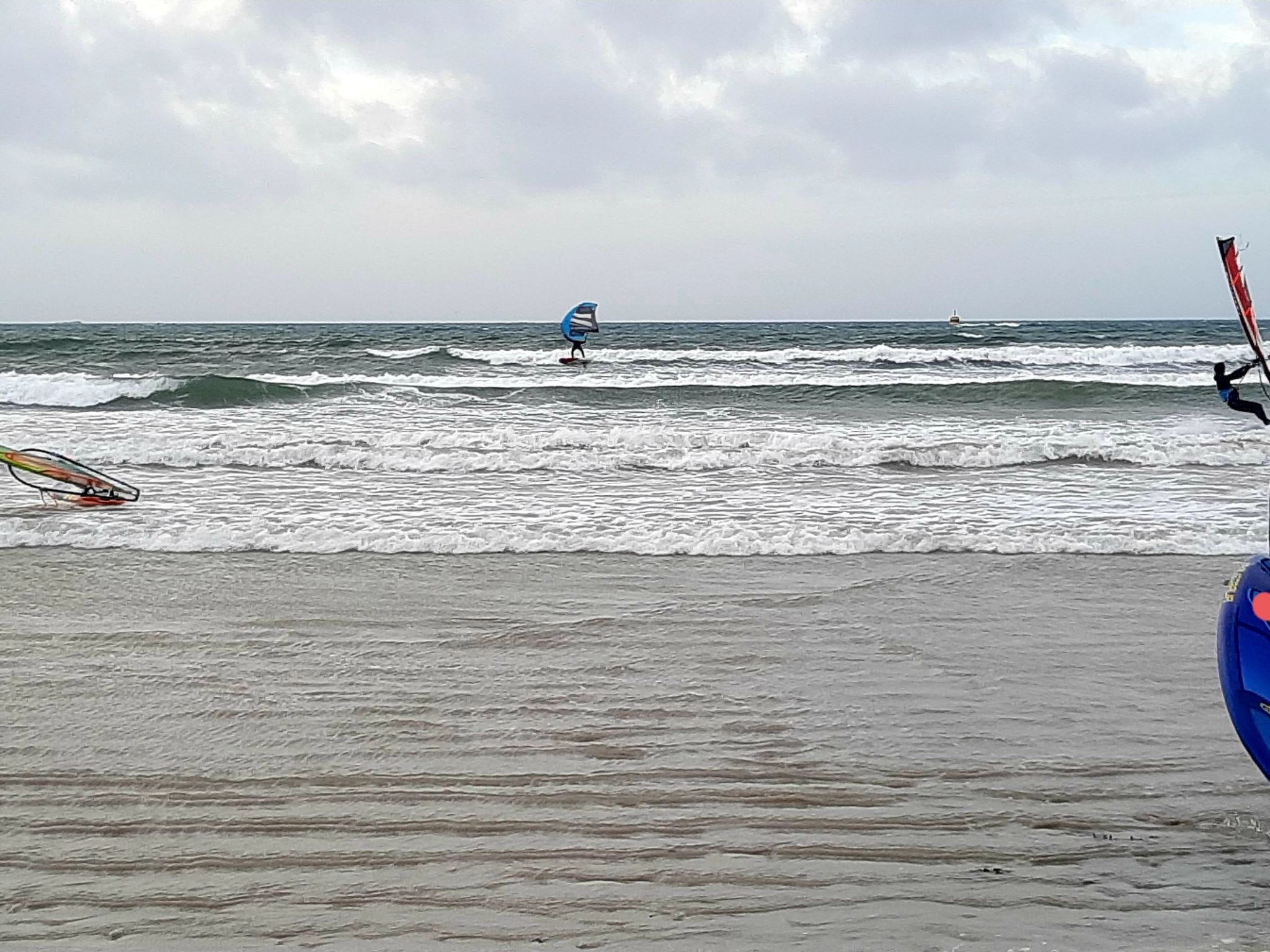 Die Ruhe des Landes am Meer in einer Region mit Gemüseanbau-Image-tags.info