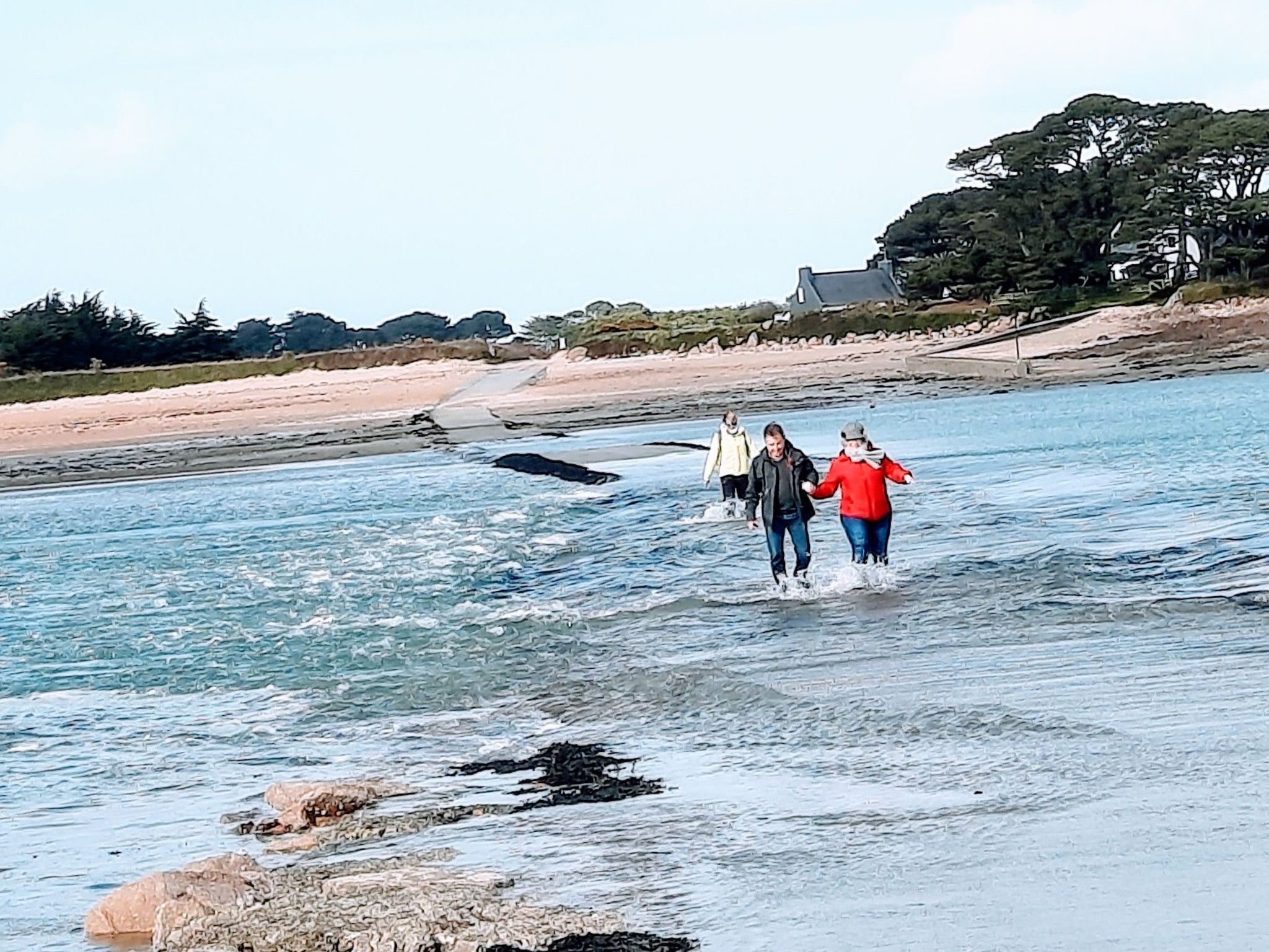 Die Ruhe des Landes am Meer in einer Region mit Gemüseanbau-Image-tags.info